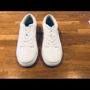 All-White Casual Sneaker’s